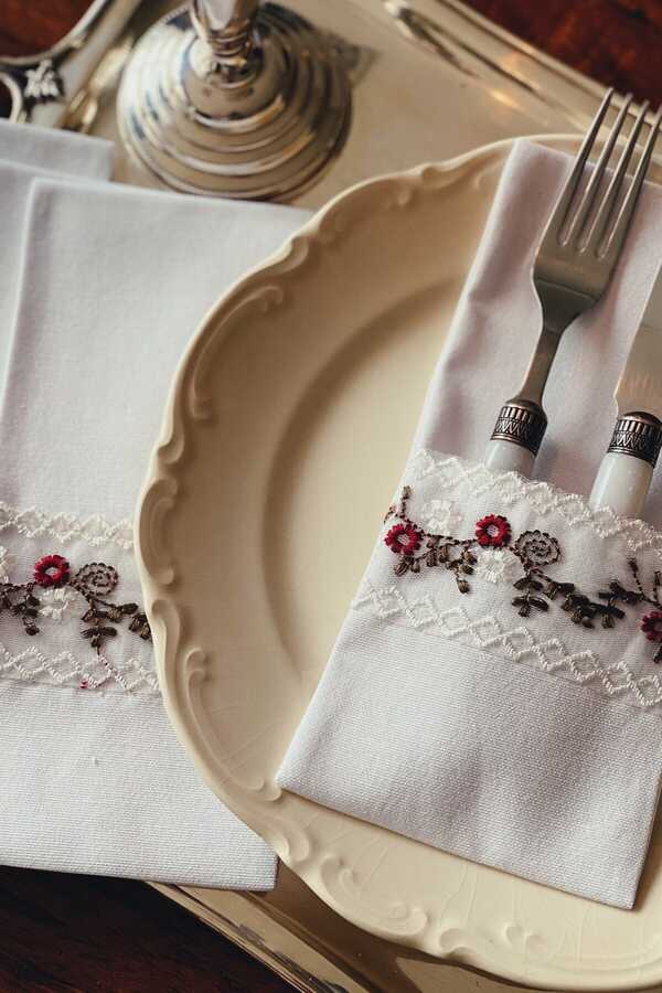 8 Pieces White Romantic Lacy Handmade Duck Linen Cutlery IMD-153