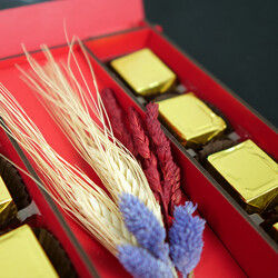 Chocolate in Red Wood Box , 20.8oz - 590g - Thumbnail