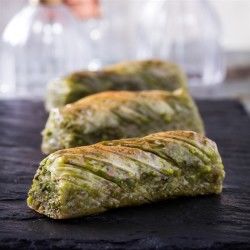 Pistachio Twisted Baklava , 25 pieces - 2.2lb - 1kg - Thumbnail