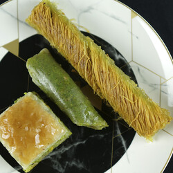 Handmade Assorted Deluxe Baklava , 2.2lb - 1kg - Thumbnail