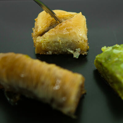 Handmade Assorted Luxurious Baklava , 2.2lb - 1kg - 11