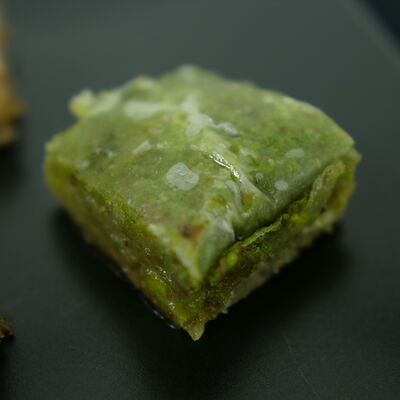 Handmade Assorted Luxurious Baklava , 2.2lb - 1kg - 14