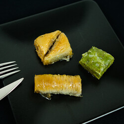 Handmade Assorted Luxurious Baklava , 2.2lb - 1kg - Thumbnail