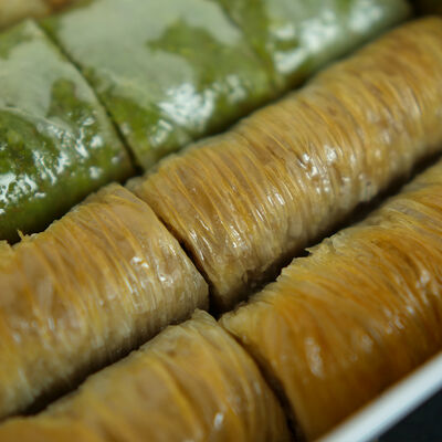 Handmade Assorted Luxurious Baklava , 2.2lb - 1kg - 4
