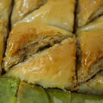 Handmade Assorted Luxurious Baklava , 2.2lb - 1kg - 5