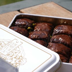 Handmade Chocolate Pistachio Baklava , 16 pieces - 1.22lb - 550g - Thumbnail