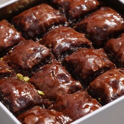 Handmade Chocolate Pistachio Baklava , 16 pieces - 1.22lb - 550g - Thumbnail