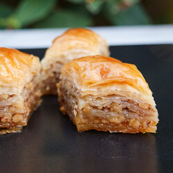 Handmade Diamond Walnut Baklava , 16 pieces - 1.1lb - 500g - Thumbnail