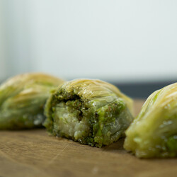 Handmade Mussel Baklava with Pistachio , 9 pieces - 1.1lb - 500g - Thumbnail