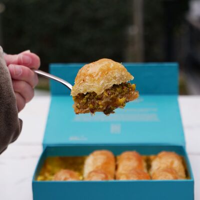 Mini Handmade Pistachio Baklava , 8 pieces - 10.50oz - 300g - 3