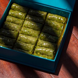 Handmade Pistachio Rolled Baklava , 21 pieces - 1.33lb - 600g - Thumbnail