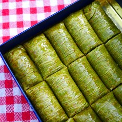 Handmade Pistachio Rolled Baklava , 21 pieces - 1.33lb - 600g - Thumbnail