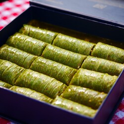 Handmade Pistachio Rolled Baklava , 21 pieces - 1.33lb - 600g - Thumbnail