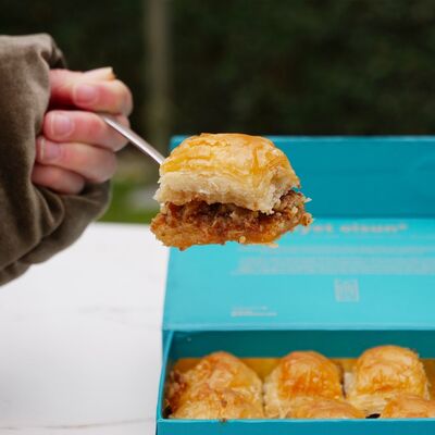 Mini Handmade Walnut Baklava , 8 pieces - 10.50oz - 300g - 2