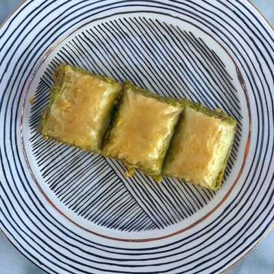 Special Handmade Pistachio Baklava , 30 pieces - 2.43lb - 1.1kg - 3