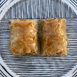 Special Handmade Walnut Baklava , 25 pieces - 2.2lb - 1kg - Thumbnail