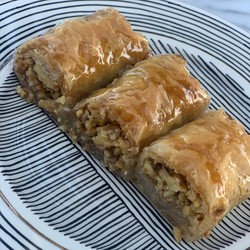 Special Handmade Walnut Baklava , 25 pieces - 2.2lb - 1kg - Thumbnail