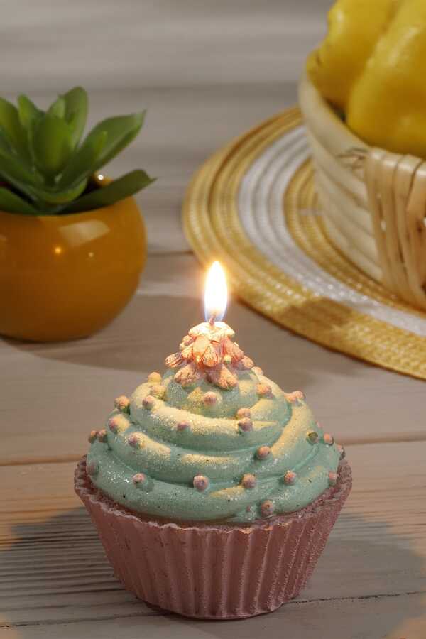 Spotty Cupcake Candle 9x9x9 Cm Green 10031212